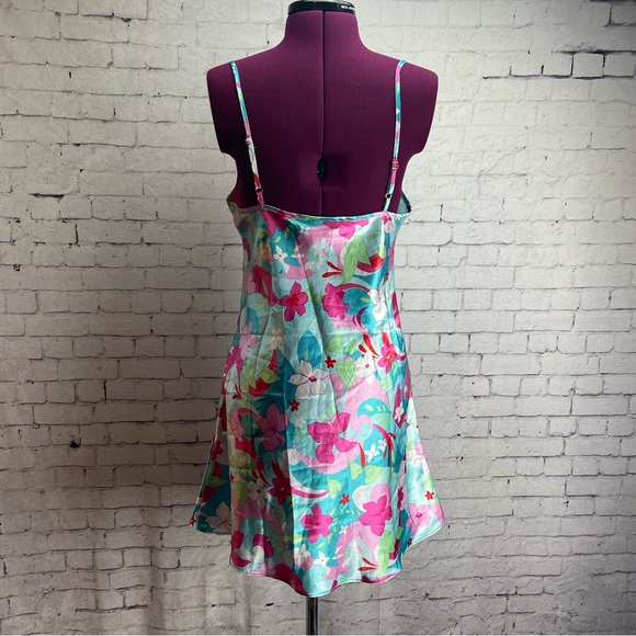 Kathryn size medium colorful short satin nightgown - Picture 2 of 4